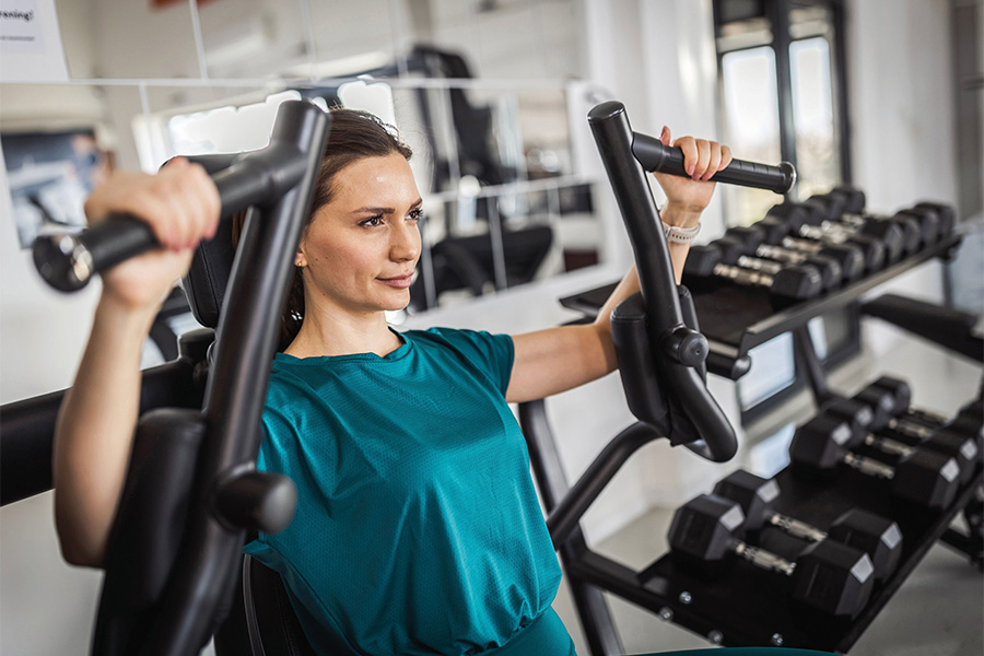 Medizinisches Training an Geräten