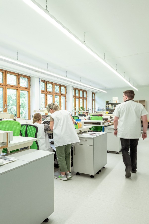 Blick in die Fertigung der Uhrenwerke Ruhla